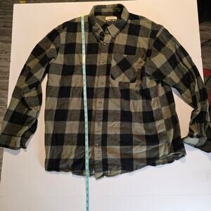 Magellan Outdoors Flannel  Size: XL (Classic Fit) Color: Green / Black Plaid